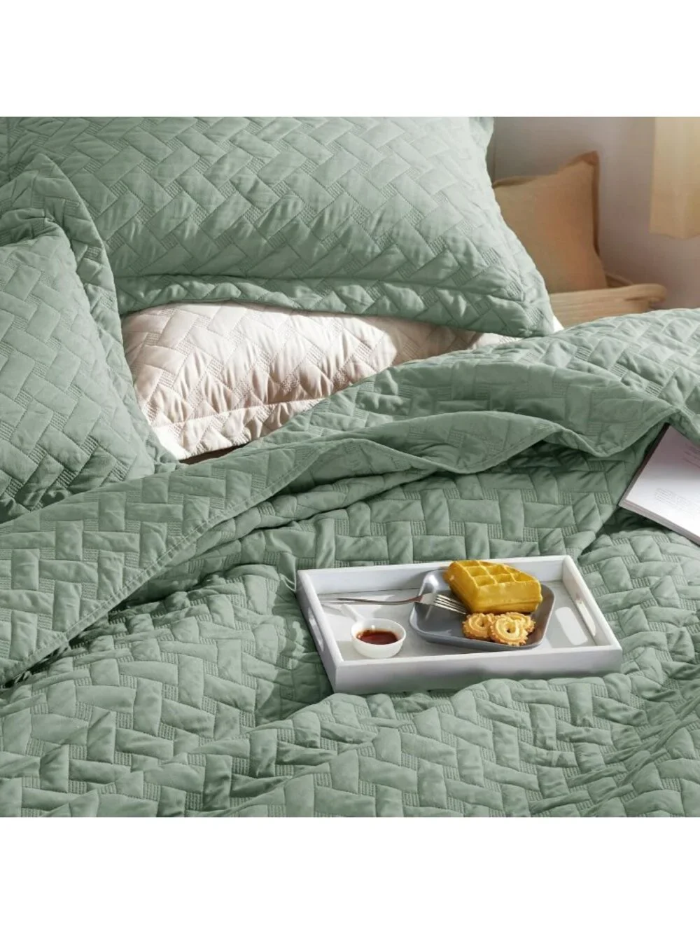 Lightweight Twin Size Quilt Set - Soft Sage Green Bedspread with Basket Weave